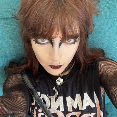 r0xyk1tty's profile picture. Small tits big heart :3 | literally a cat | Poly Lesbian | ΔΘ | 18+, mdni |