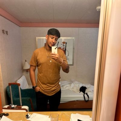 Oguipradoo's profile picture. 🧑‍💻 Profissional em procrastinação | 
🎨 Artista das gambiarras | 
📚 Mestre em fazer listas que nunca termino |
🍕 Amante de pizza, mas odeio cortar fatias |