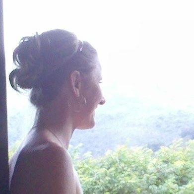 Tô no Twitter é pra reclamar mesmo. Se fosse pra mostrar que minha vida é perfeita estaria no Instagram.
