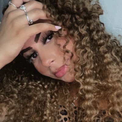 Guarda me como a menina dos teus olhos.. — Salmos 17:8- mãe da selena 🩷👣 Jesus
