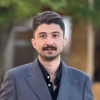 ادیتور و گرافیستِ علاقه مند به اگزیستانسیالیسم