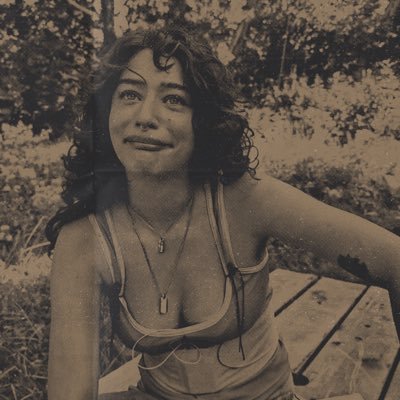 feralblooms's profile picture. ⠀