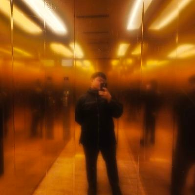 amrlanwr's profile picture. 🥴