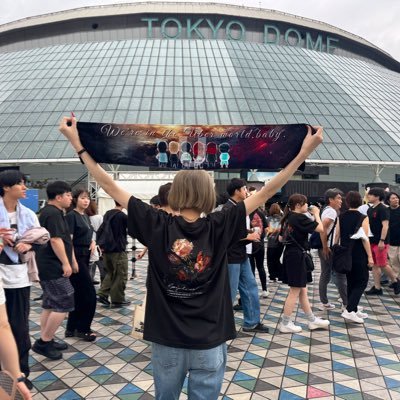 UVERworld専用作りました! crew歴17年 フォロー大歓迎。無言フォロー失礼します🙇♀️Dテク、LIFE、マダラ蝶聴くまでしねない