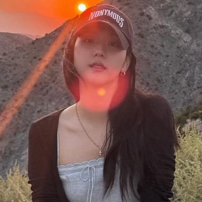 ielle082196's profile picture. JISOO
BTS
SEVENTEEN