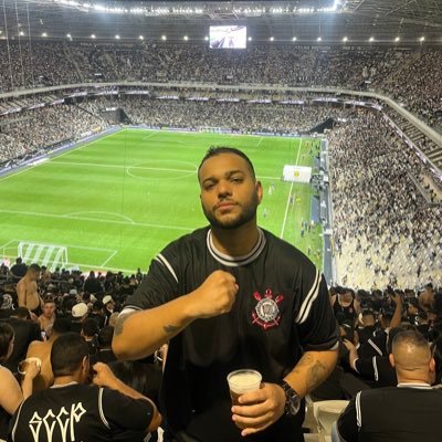 lucenasleonardo's profile picture. es temporada de portarse mal