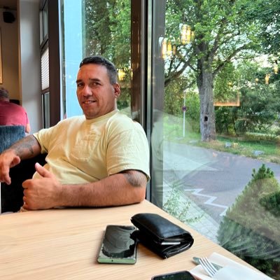 marinica31230's profile picture. Mă relansez când intru pe tuter