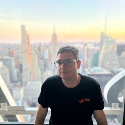 Periodista en @OndaCero_es. @Radioestadio. Cubrí un Mundial en Brasil, una Eurocopa en Francia y le di la mano a Pelé en Nueva York. Más cine, por favor