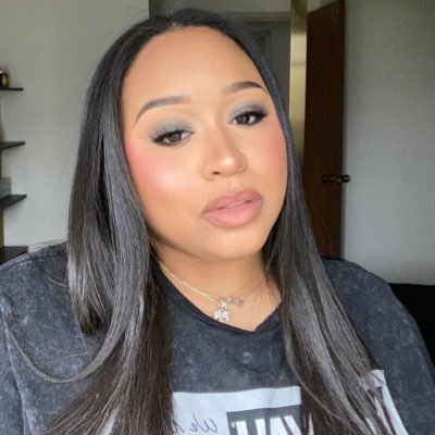 🏳️🌈| MUA & Creative/SPFX Artist 🎨 | IG: @_Taywiththeslay | Link Down Below⬇️ 🥰 Book girly 🥰📚 | Love To Cook 👩🏽🍳