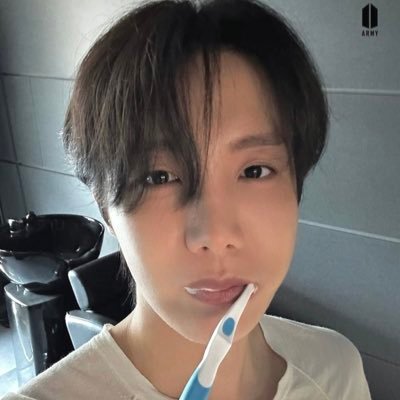 Sunnie_Bts's profile picture. 23ㅣ she/her ㅣIm finding how to love myself... ✨ Hobi biased 💜