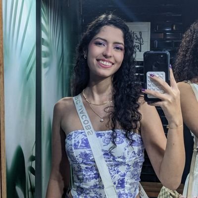 siempre con la mirada constante, la palabra precisa
y la sonrisa perfecta💓🙏🏻