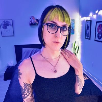 transexual, cat lady, metal enjoyer and complaint connoisseur (she/they)