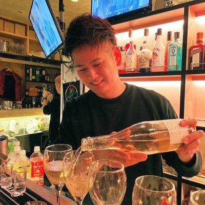 tks_moa8's profile picture. 新宿二丁目で「Barきゃんせ」&「Bar東京一年生」のママさんやらせてもらってます。土曜日はきゃんせ、あとは東一にいます。あ、YouTube始めました。@bar_kyanse @TOKYO_1_NENSEI