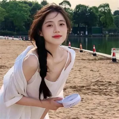 8iV67UjDYPs9N's profile picture. glowing with grace with good vibes 🌻☀️💫