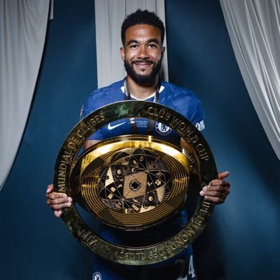 Chelsea fc fan.
love any team that beats Manchester United ,arsenal and Liverpool.
idolize Lionel Messi.
if you come to my TL please don't abuse .
