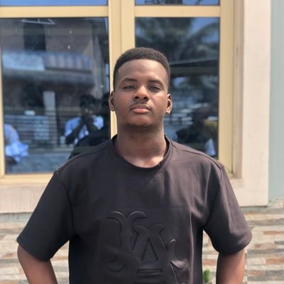 A Microbiologist |Graphic designer| Pro Pianist/Saxophonist| .....Chelsea (blue in my blood💙)