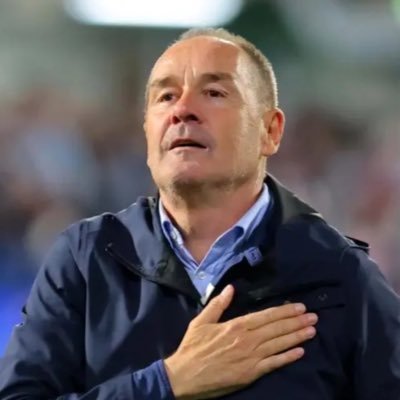 Confié en que este señor, nuestro pastor, nos llevara a la Primera División del fútbol español. NOBLEZA Y VALOR🔱💙🦁🤍 Analista de colegiados🚩