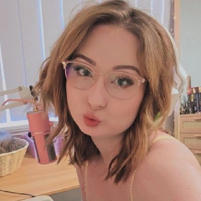 🧸 graphics artist based in brisbane
🥞 games: infinitey nikki & bg3
🍞 cat mum of two
🌷 twitch: mylkbun ♡
🌻 store like below;