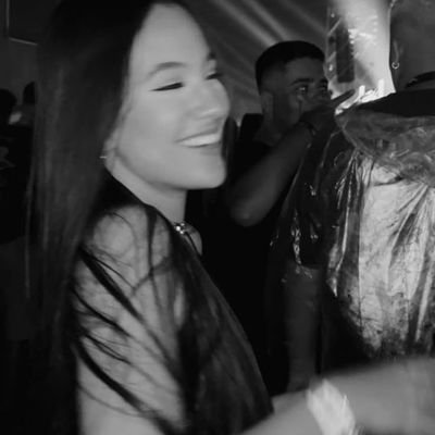 whyvanessas's profile picture. .