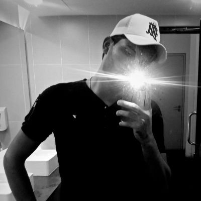 زندگی محض دھوکہ ہے ۔💯🍂
Mirror is my best friend because when I cry it never laugh😇🍂