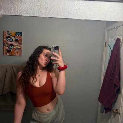 MollyAnna112000's profile picture. Couples and girls 🍑
#bisexualgirl
#single