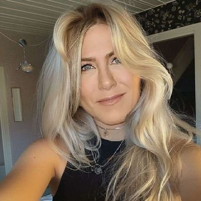 AnistonJen90198's profile picture. I Love you all 😍