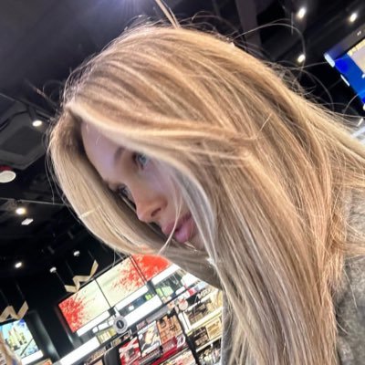 A loyal travel and food lover, meeting friends from all over the world. If you also want to make friends, please follow me.