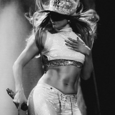 Welcome to a new JLo’s fan page! Jennifer retweeted twice and answered once