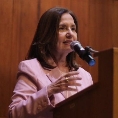 Sou a Martha Rocha, reeleita para o meu 3º mandato como Deputada Estadual. 🚔 1ª mulher a comandar a Polícia Civil. ⛪ Cria da Penha. 📚 Fruto da escola pública.