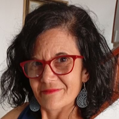 Politóloga y Socióloga.Feminista. Si algún día no vuelvo a casa,no pongaís velas,montad una barricada.