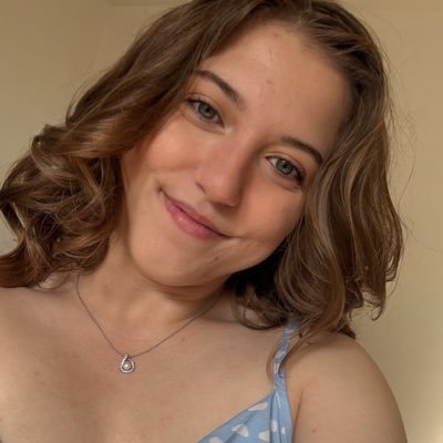 a pathological people pleaser ☽ ☾ cant talk rn, reading hot girl shit