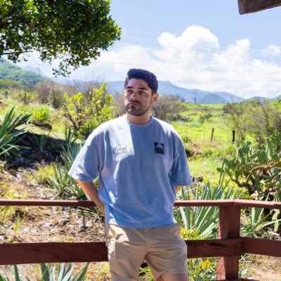 Me encanta comer, soy bien foodie 😋; mis amigos dicen que soy buena onda y yap. Ah sí: tengo un blog ⌨️ y un videoblog 🎥. Amo ver la luna y las estrellas 🤗💫