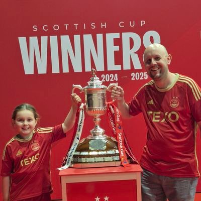 dondeal28's profile picture. Easy going loon happily married with 1 beautiful daughter, love the Dons, love my tunes, stick in!