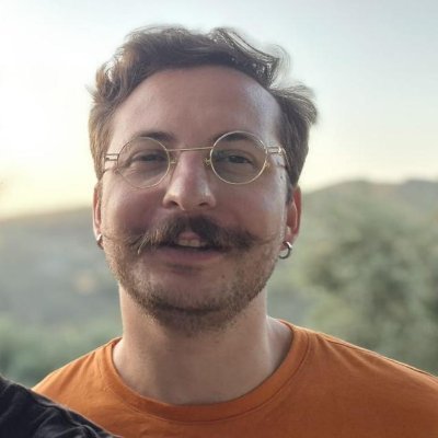 I drink and I know things.
IU Ling'20/MA Boun CogSci'25 /MA Tartu Semiotics'27/ Co-founder @cog_ist / @TheAnalyticHub - Tweets in TR/EN.
Into PhilCogs/Nsc/Bio