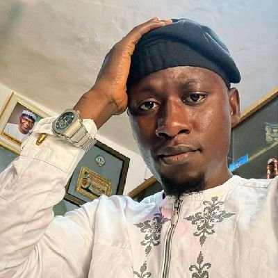 Am an easy going cool, calm fellow, but principled. Certified industrial chemist, an entrepreneur, and A diehard Arsenal fan 🔫 🔫 🔫