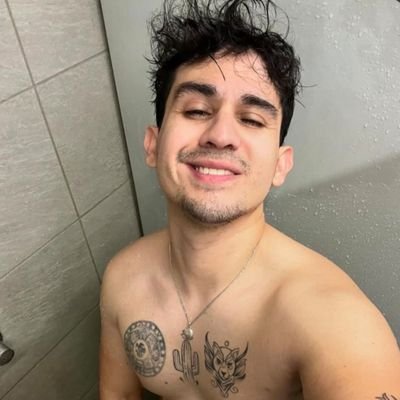 Mi cuerpo es el lenguaje del deseo, sin palabras, solo intención. 📸 Noahight