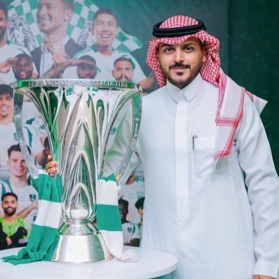 بكالوريوس اعلام وعلاقات عامة ،، دبلوم الادارة المكتبية ،، مصور النادي الاهلي السعودي ،، مدرب معتمد من الاتحاد الاسيوي .