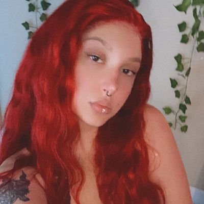 rayscarlett89's profile picture. love dirty jokes 🤍🌹