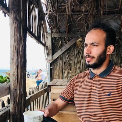 مهندس من غزة، أبحث عن المعنى في عالم امتهن العبث.