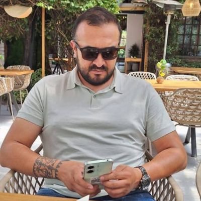 Abogado, asesor, investigación, estudiante de la vida, guitarrista, taita, esposo, orgullosamente cuencano, rebelde por afición! Presidente de Aseleyco ®