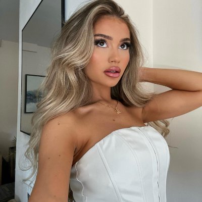Lily_May8's profile picture. From not being excellent to gradually getting better I believe that my efforts will not be in vain. Stick to my passion and move forward steadily and the futu