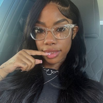 sexy ass nerd 🕷️ sub 222 me • 4’11 petite • 32 DD • https://t.co/7YxhgqOXMU