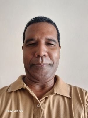 My name is Marcos, I'm 53 years old. I live in Rio de Janeiro.