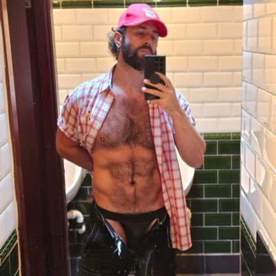 I’m ( Dominant Alpha Master ) seeking for a submissive loyal slave that’s ready to serve and worship me….