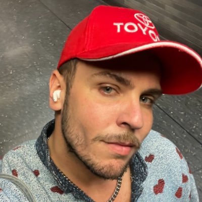 Asexuale's profile picture. The downtown diva, 6’4” if it counts.