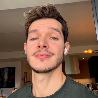 Northern boy from the South 🇮🇹🇨🇦🇧🇷🏳️🌈 | Natural lifter & Yogi (Namaste)