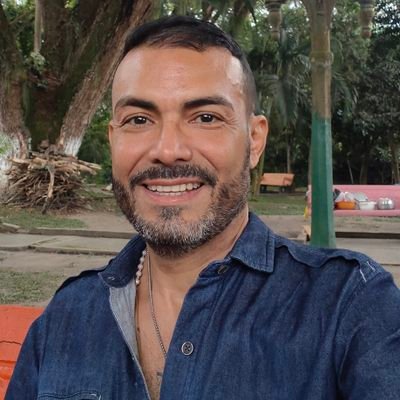 Comunicador social -Periodista
Lema: Hay que Ser para Crecer ,ayudar en silencio ☺️ todo lo que hagamos que sea con la mejor actitud 💯
Experiencia en medios.