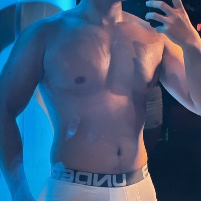 Vank44444's profile picture. 苏州园区，喜正装黑袜紧身 177 84 0.5