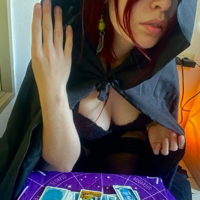 lilith16moon's profile picture. sensual witch 🔮 | Tarot reader, dark feminine, sweet sin 💋 | 
https://t.co/BQctVrkHPN