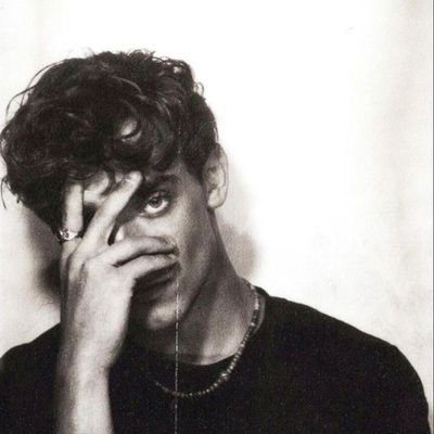 cal_croberts's profile picture. Film Student 📽️ @calrobertsfilms                                             
who would you be if you weren't afraid?